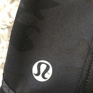 Lulu lemon size small black camo Capri legging